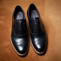 photo of #4 black oxfords